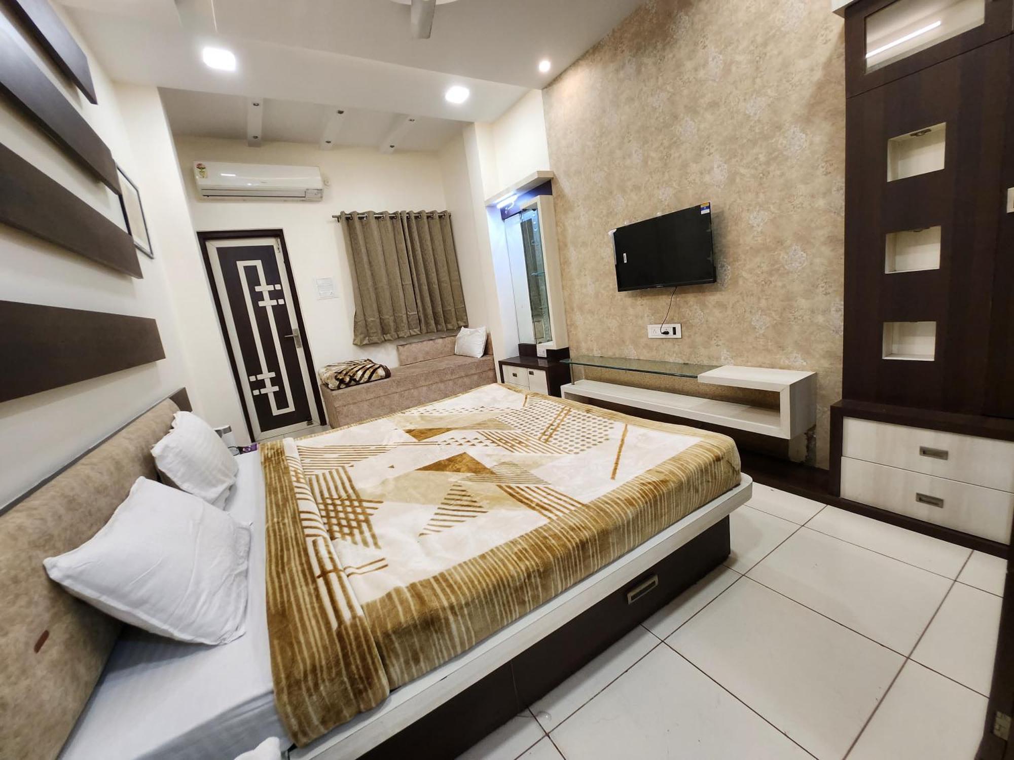 Hotel Anantshree Ujjain Bagian luar foto