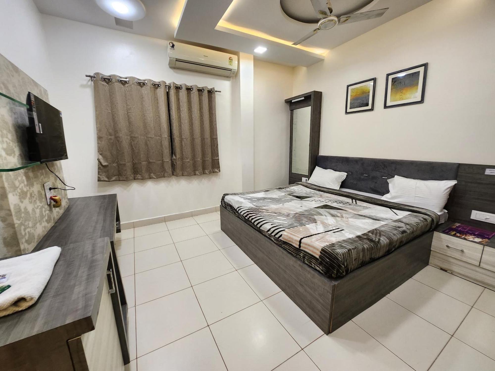 Hotel Anantshree Ujjain Bagian luar foto