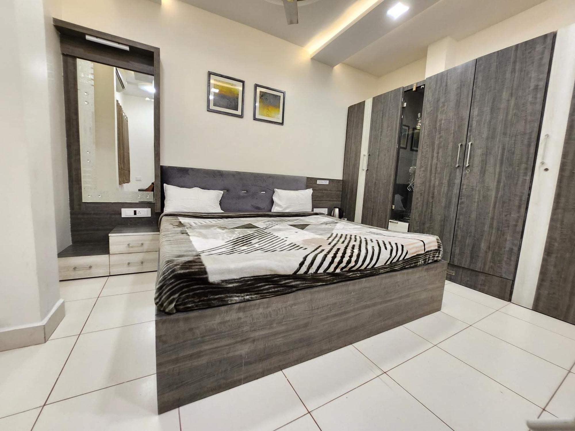 Hotel Anantshree Ujjain Bagian luar foto