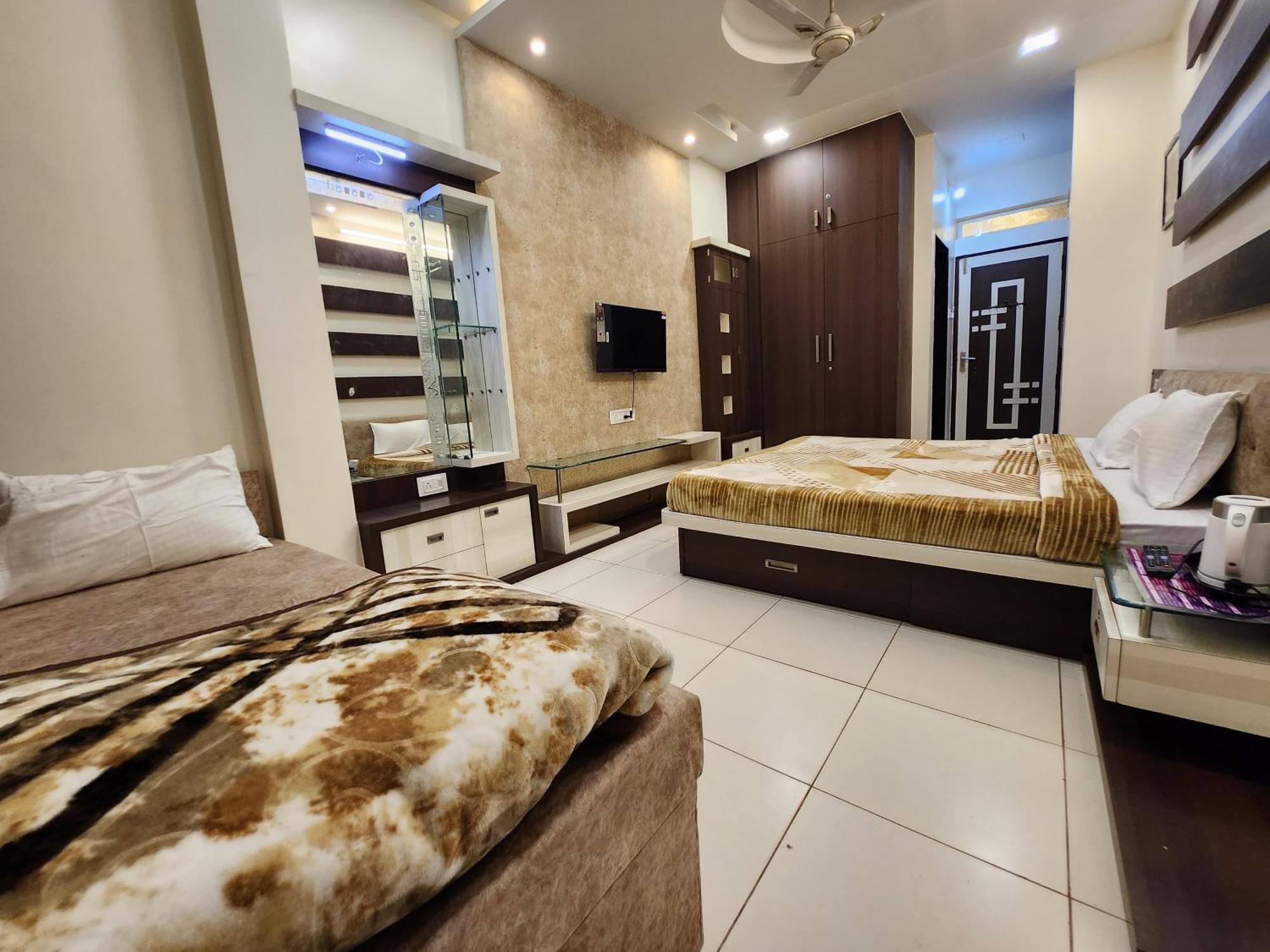 Hotel Anantshree Ujjain Bagian luar foto