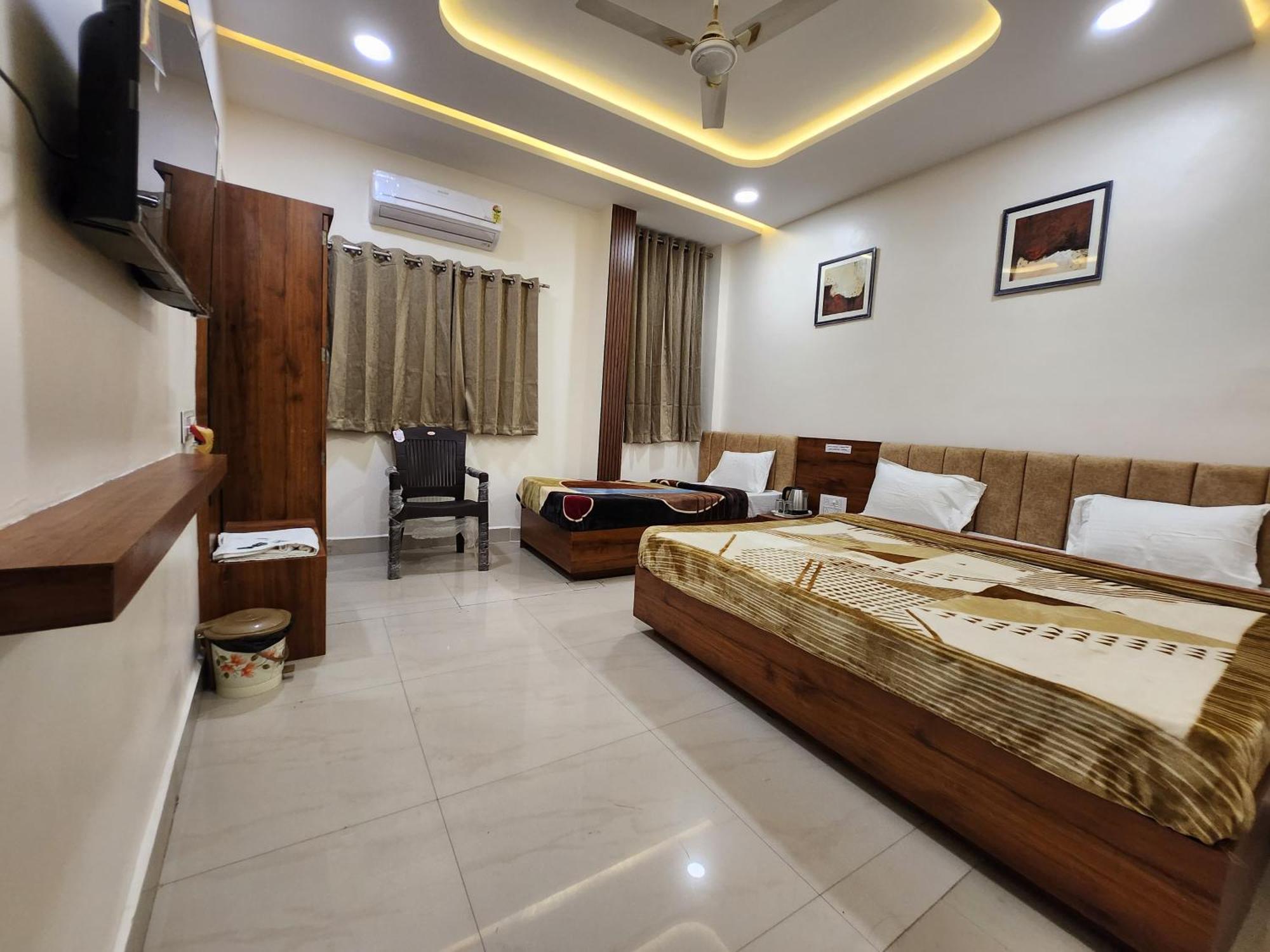 Hotel Anantshree Ujjain Bagian luar foto