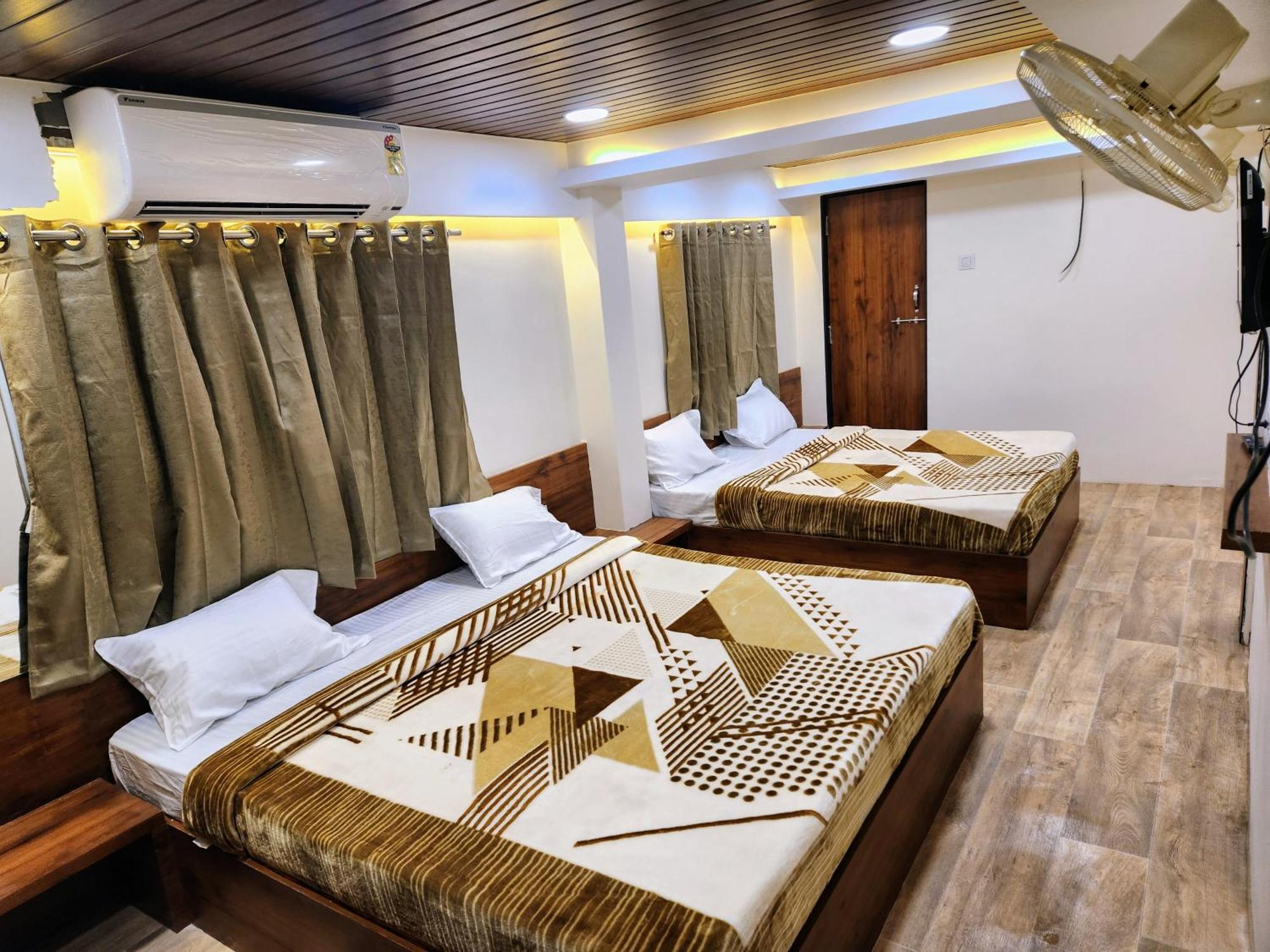 Hotel Anantshree Ujjain Bagian luar foto