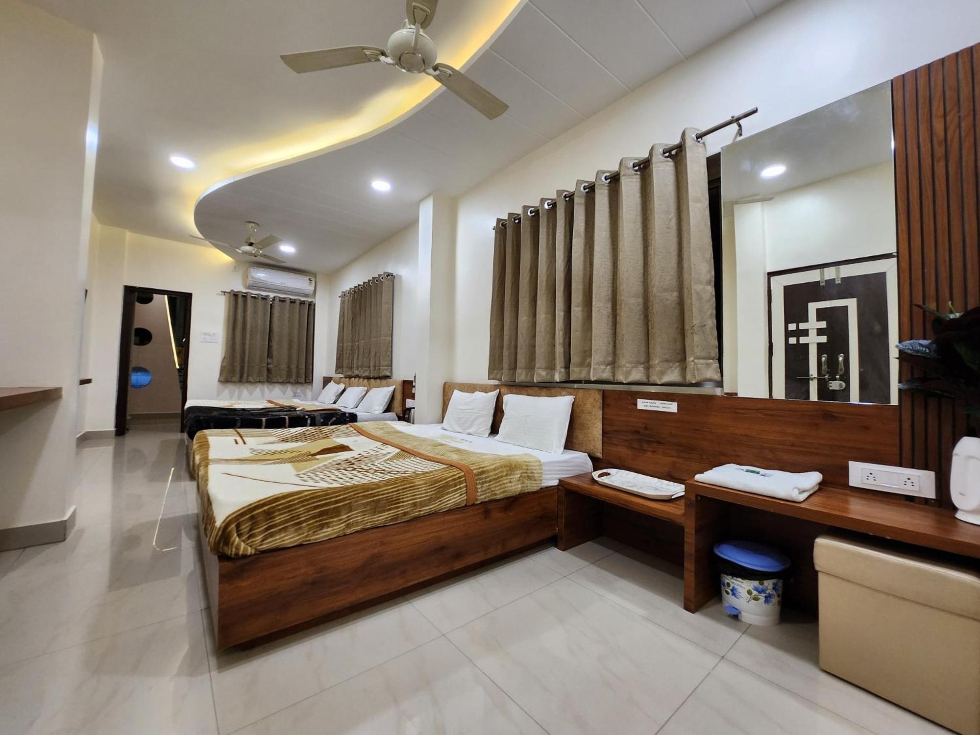 Hotel Anantshree Ujjain Bagian luar foto