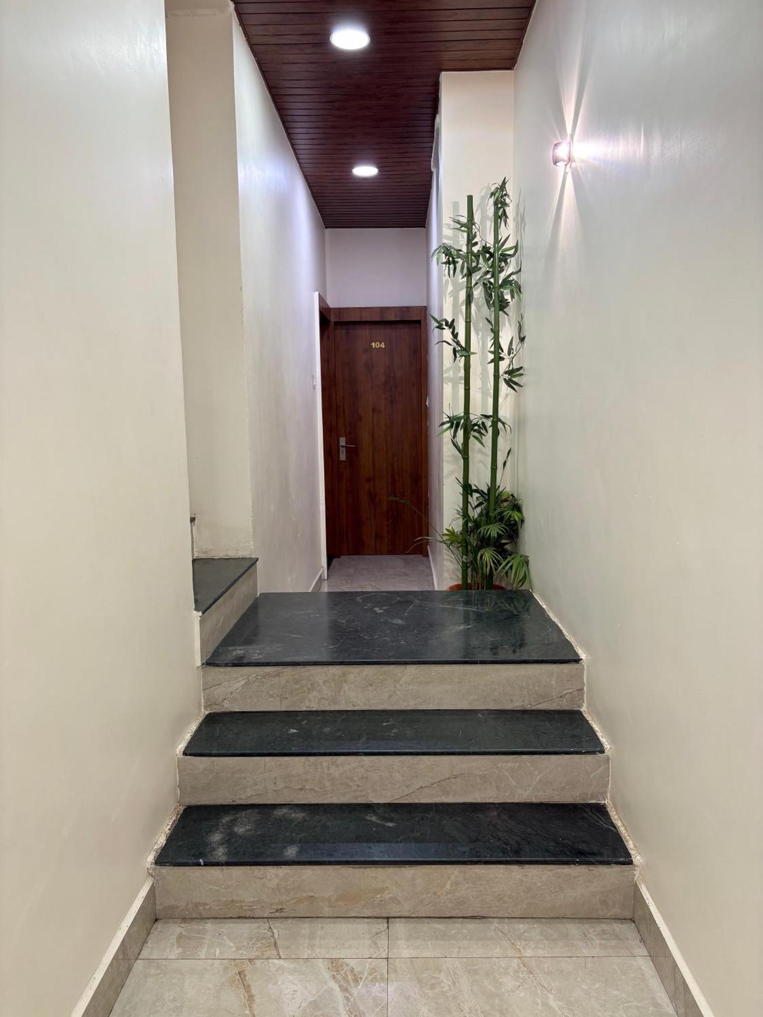 Hotel Anantshree Ujjain Bagian luar foto