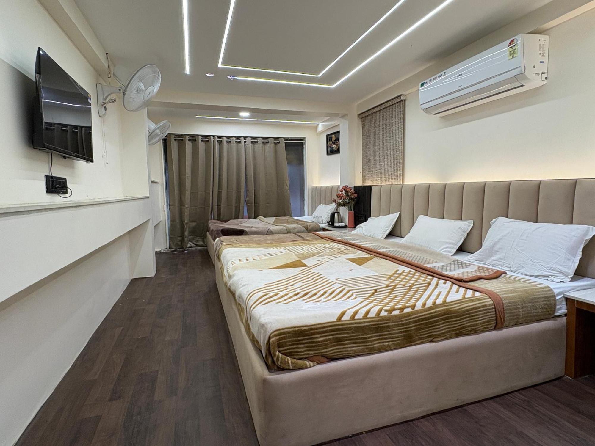 Hotel Anantshree Ujjain Bagian luar foto