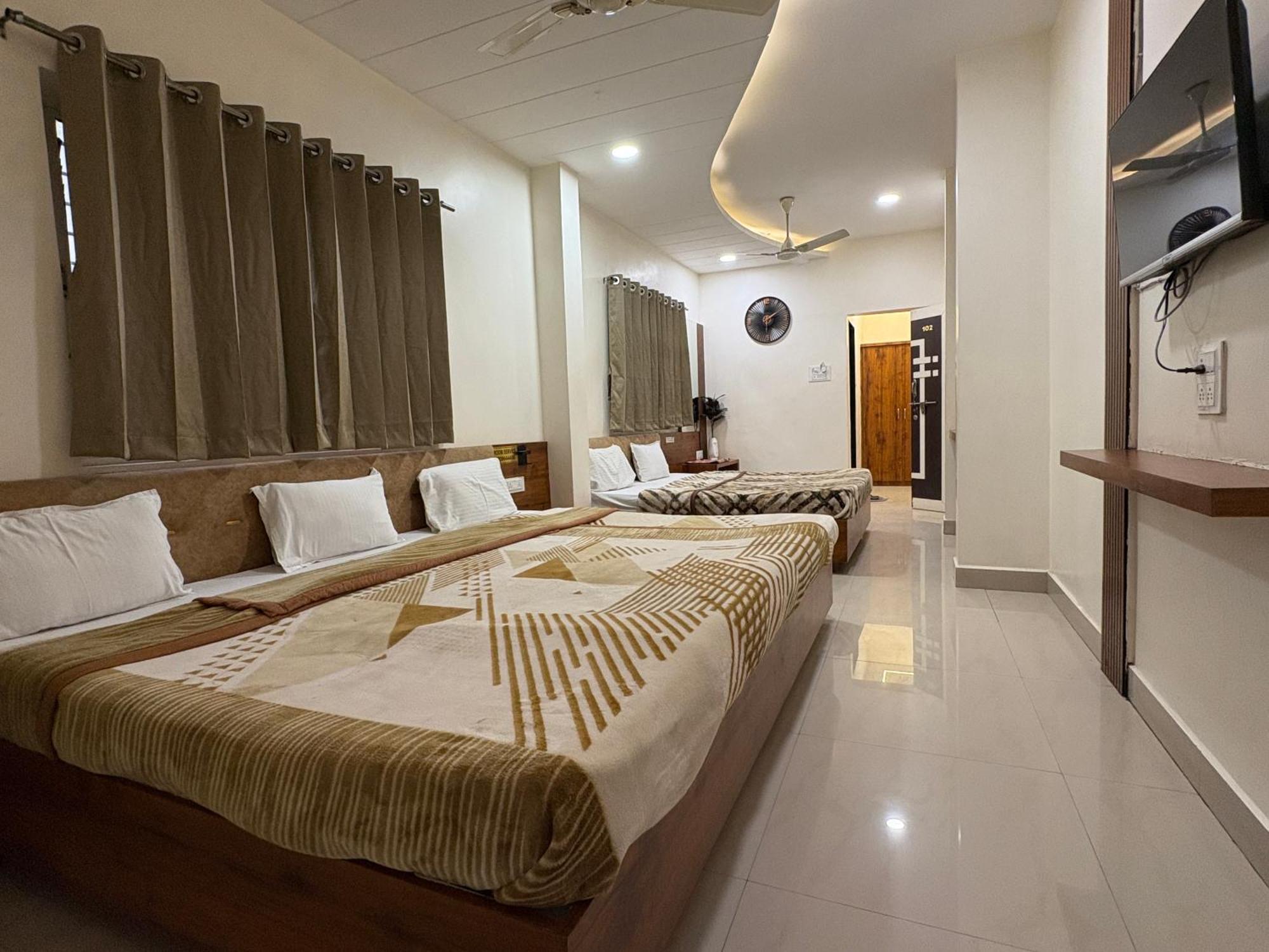 Hotel Anantshree Ujjain Bagian luar foto