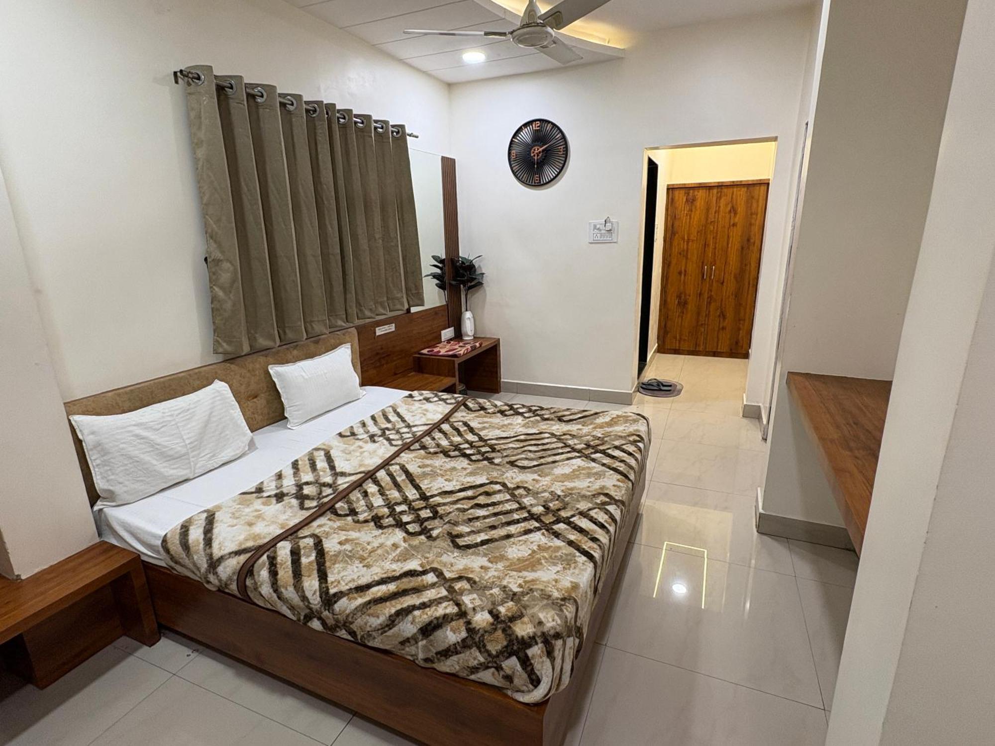 Hotel Anantshree Ujjain Bagian luar foto
