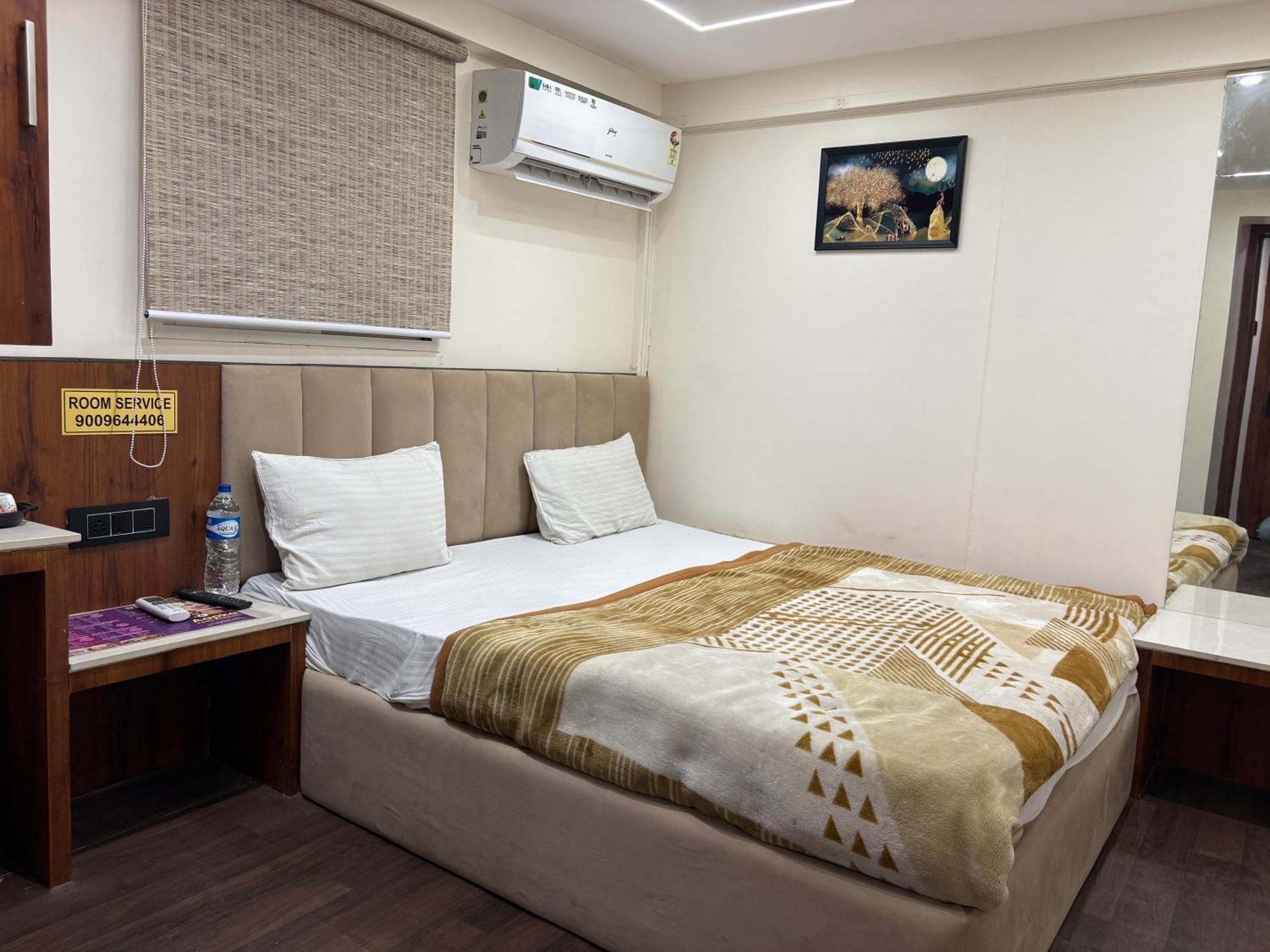 Hotel Anantshree Ujjain Bagian luar foto