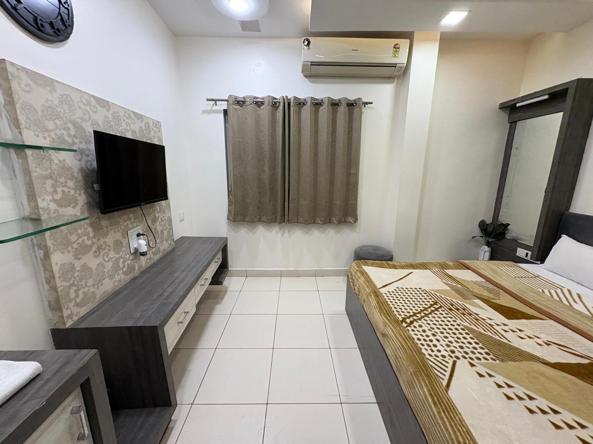 Hotel Anantshree Ujjain Bagian luar foto