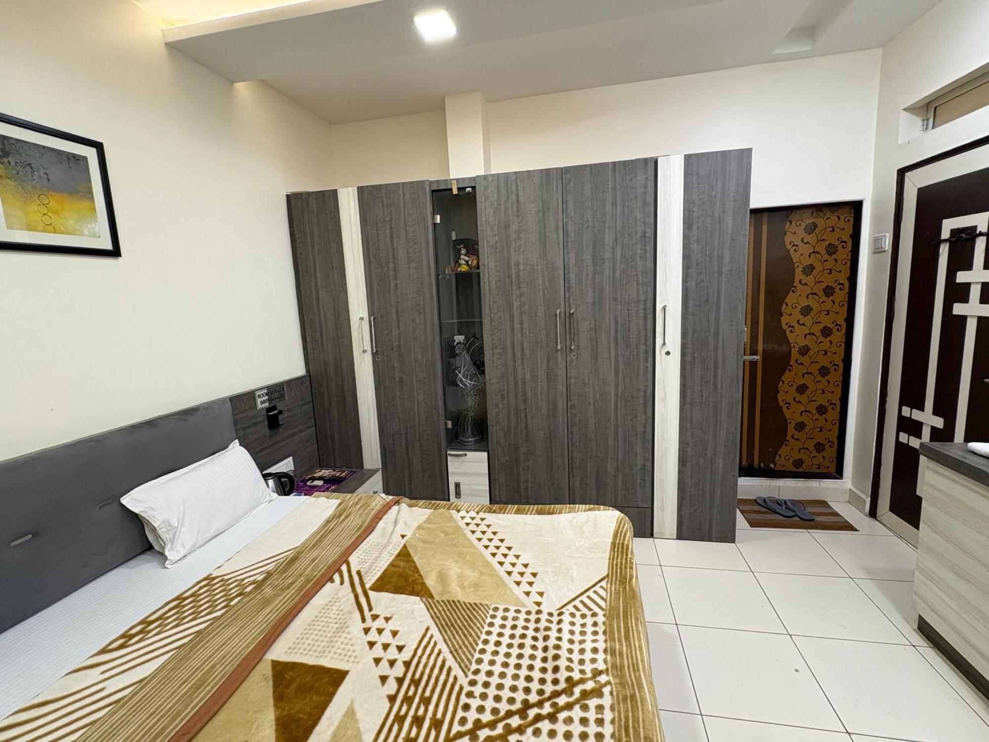 Hotel Anantshree Ujjain Bagian luar foto