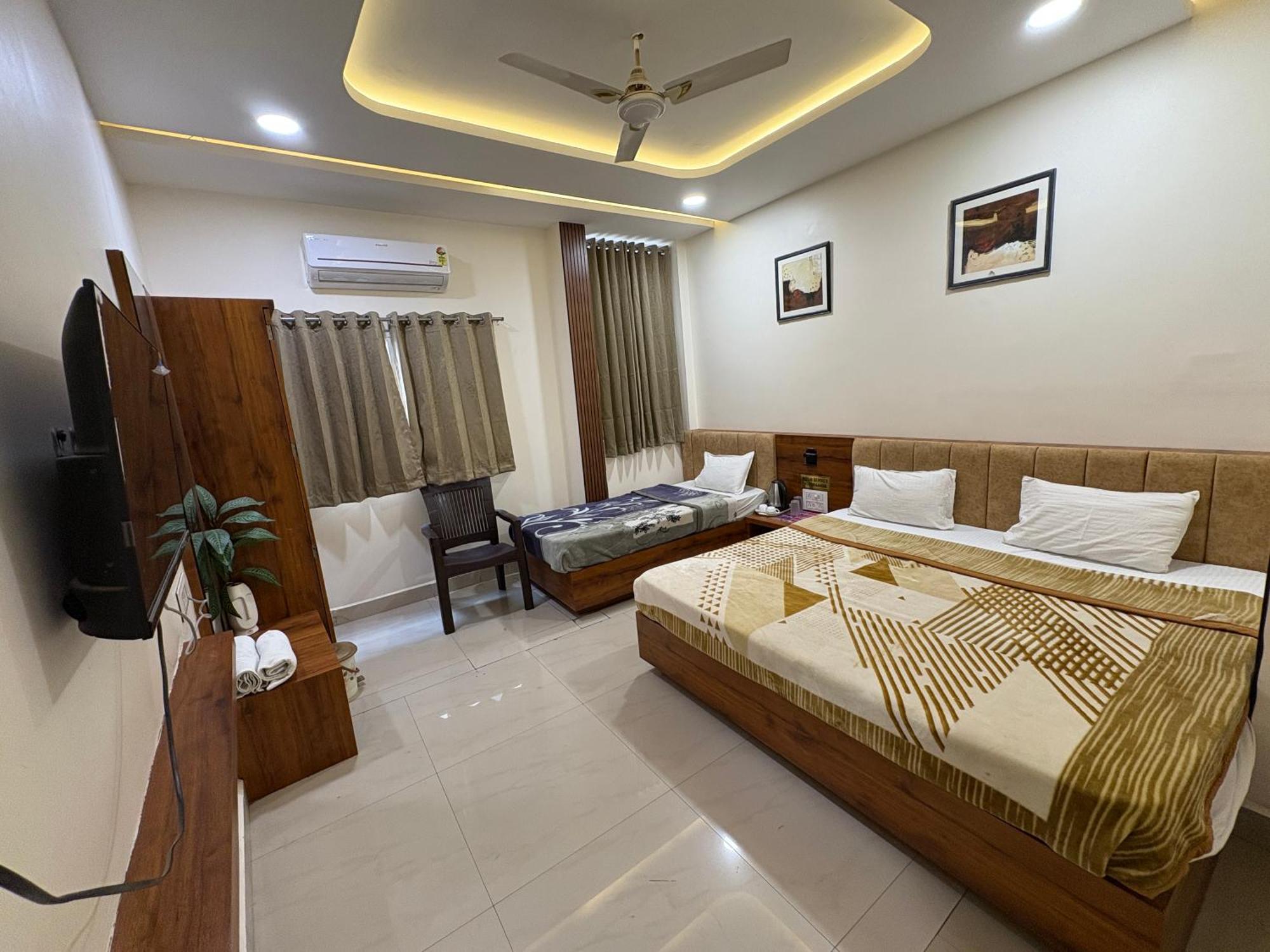 Hotel Anantshree Ujjain Bagian luar foto
